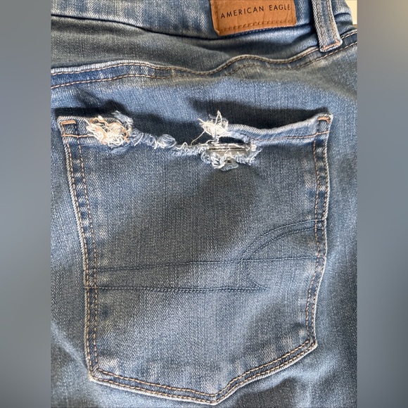 American eagle Women's size 10 dream Blue Distressed Jeans - Picture 7 of 13